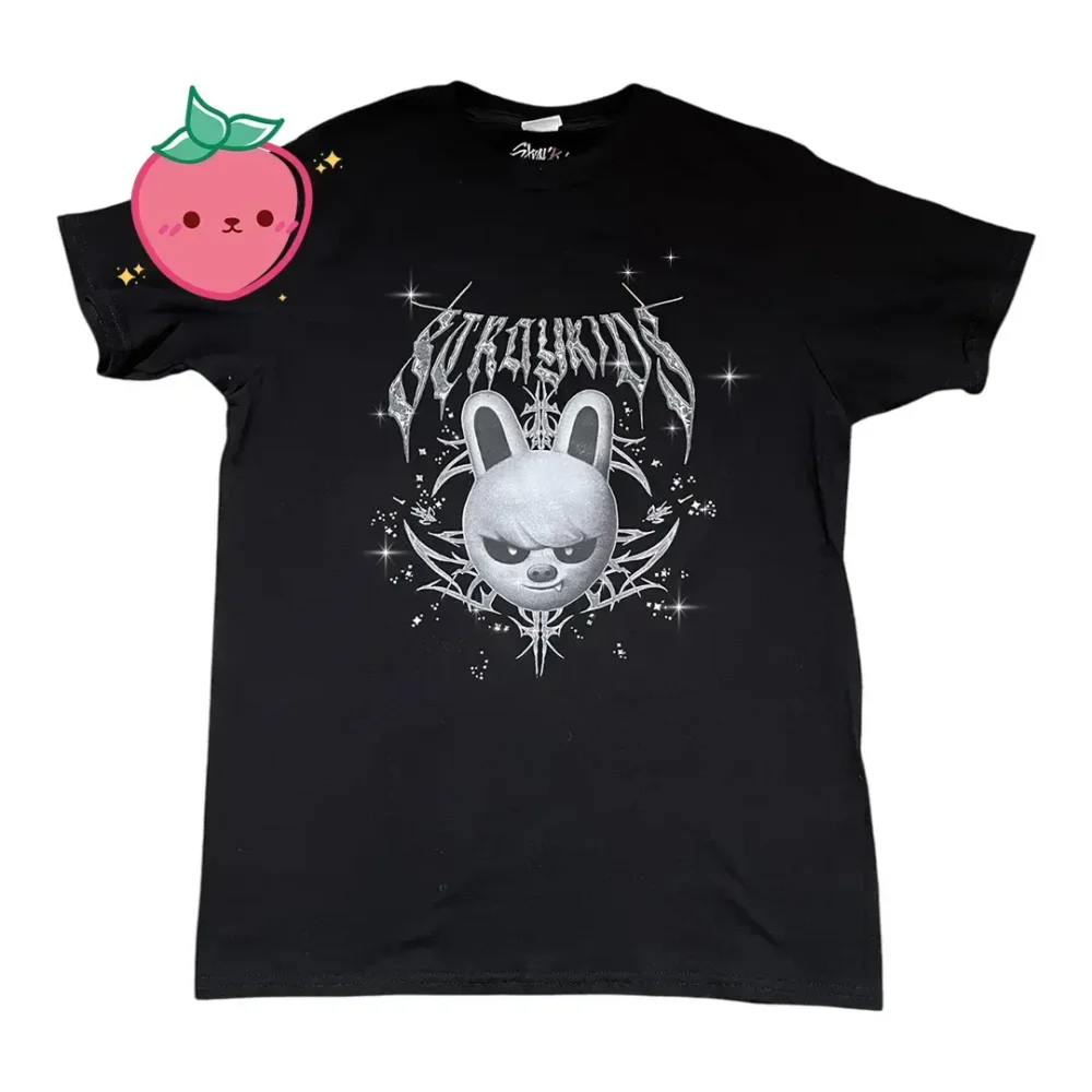 Camiseta Stray Kids | Evil Skzoo Dwaekki – Brillos en pedrería