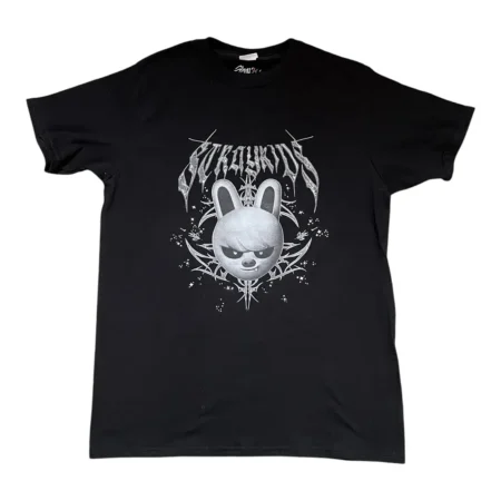 Camiseta Evil Skzoo Dwaekki | Brillos en pedrería