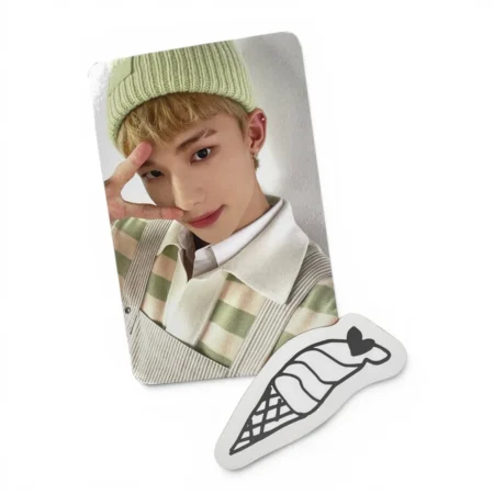 Photocard Stray Kids | Hyunjin | 2023 Season’s Greetings Mini World (Selfie)