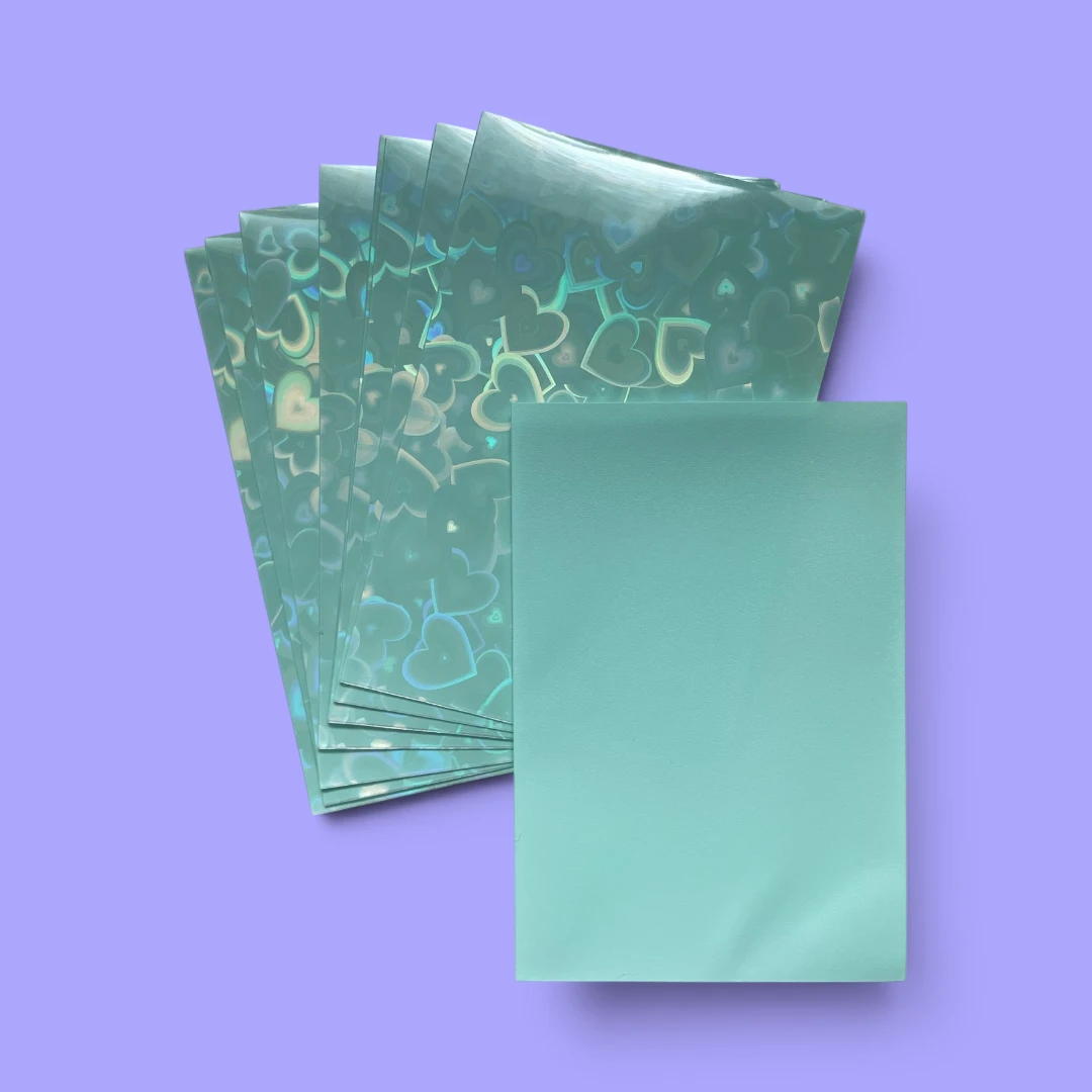 Sleeves Protectores Holográficos | Corazones Verde Menta